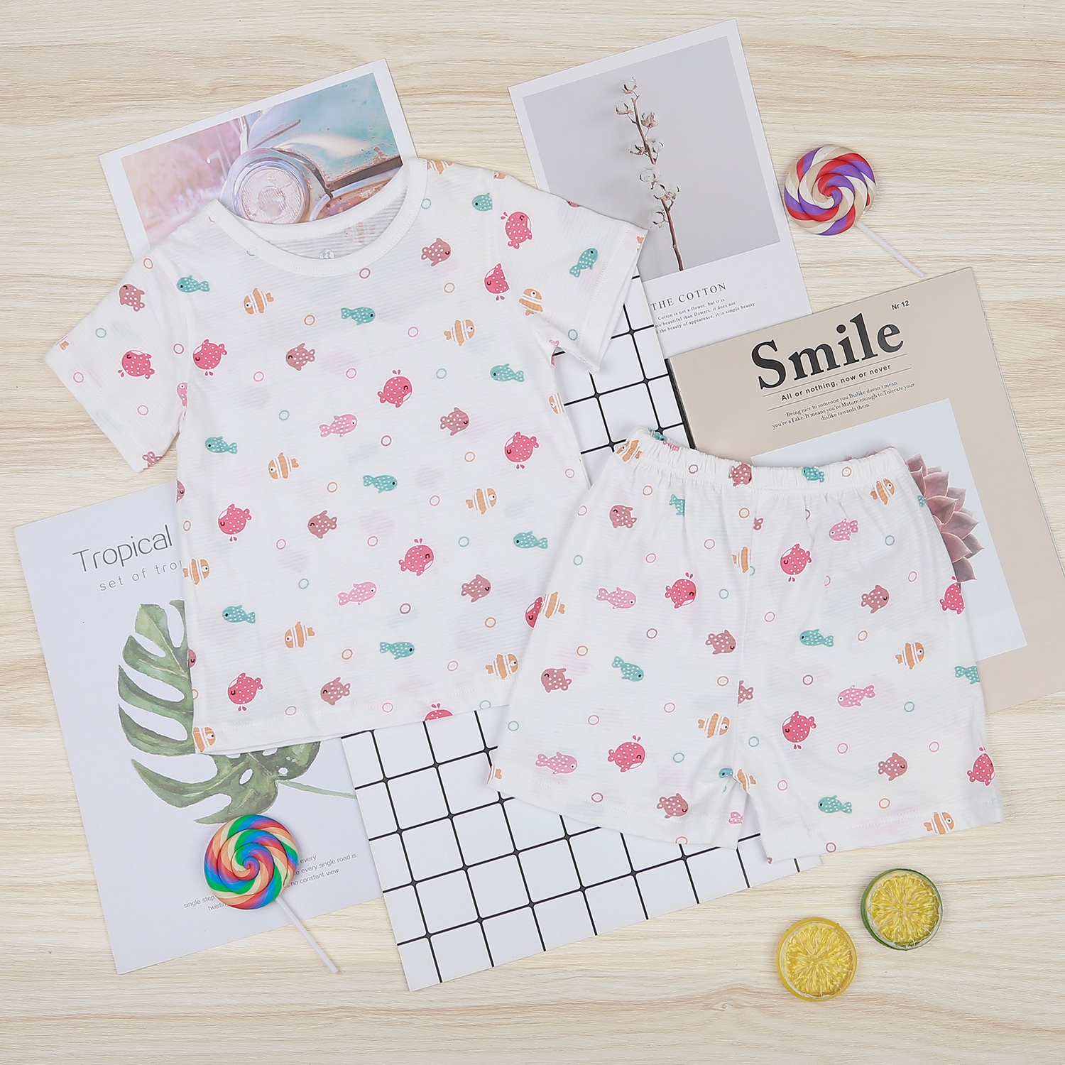 Bộ bé gái cộc tay KidsPlaza kẻ in cá M22H (Trắng) hình 1