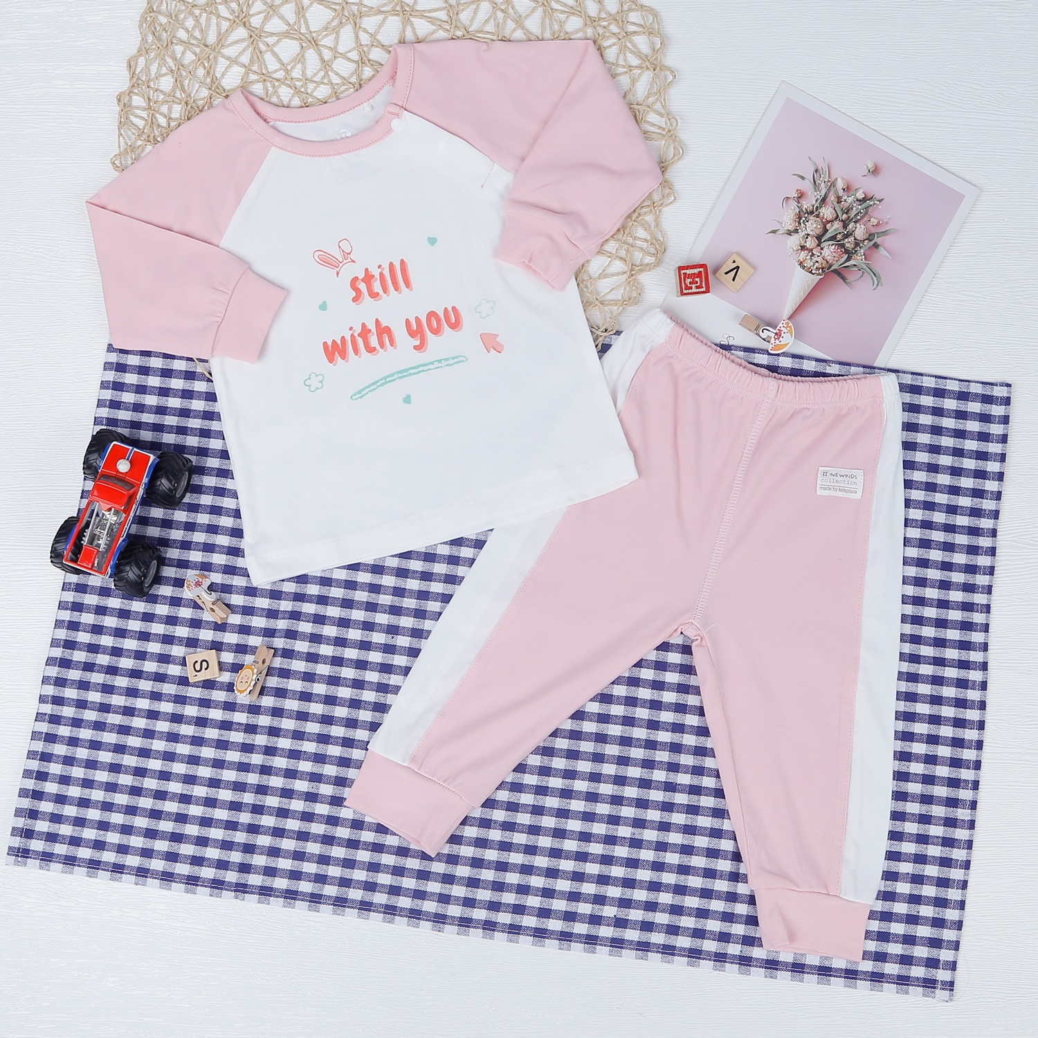 Bộ bé gái dài tay cài vai Otis KidsPlaza ND22T (Trắng Hồng) hình 1