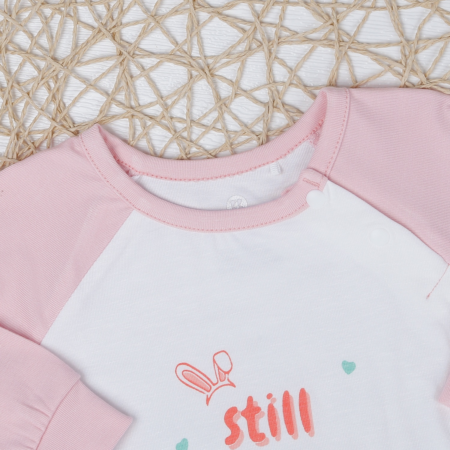 Bộ bé gái dài tay cài vai Otis KidsPlaza ND22T (Trắng Hồng) hình 3