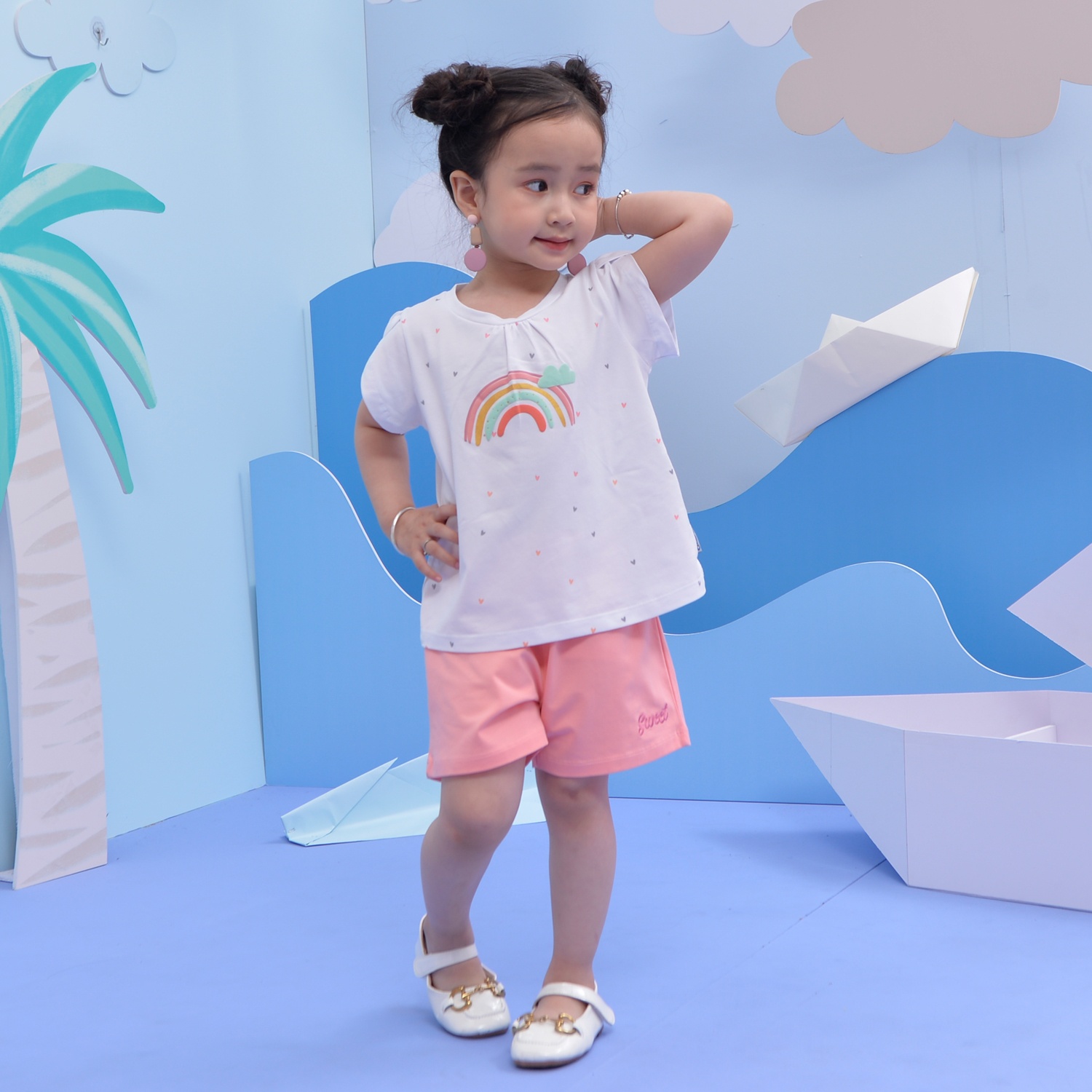 Bộ cộc bé gái in cầu vồng KidsPlaza TT22H Trắng hình 1