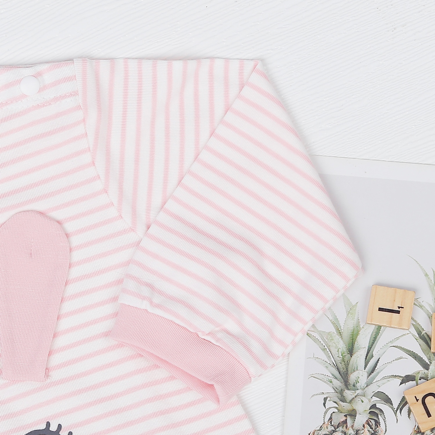 Bộ quần áo dài tay cài vai Otis KidsPlaza ND22T (Kẻ hồng) hình 3