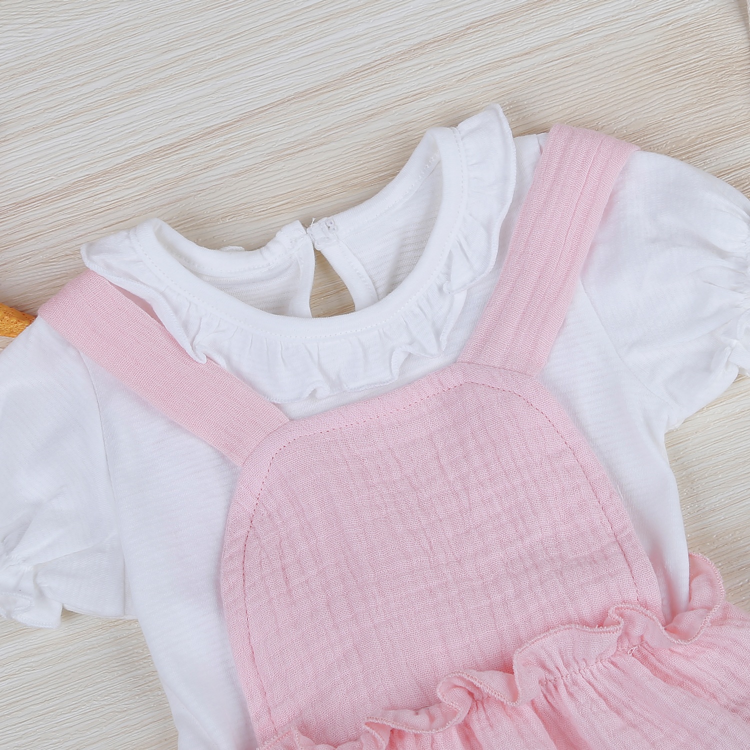 Váy yếm bé gái KidsPlaza M21H (Trắng Hồng) hình 2