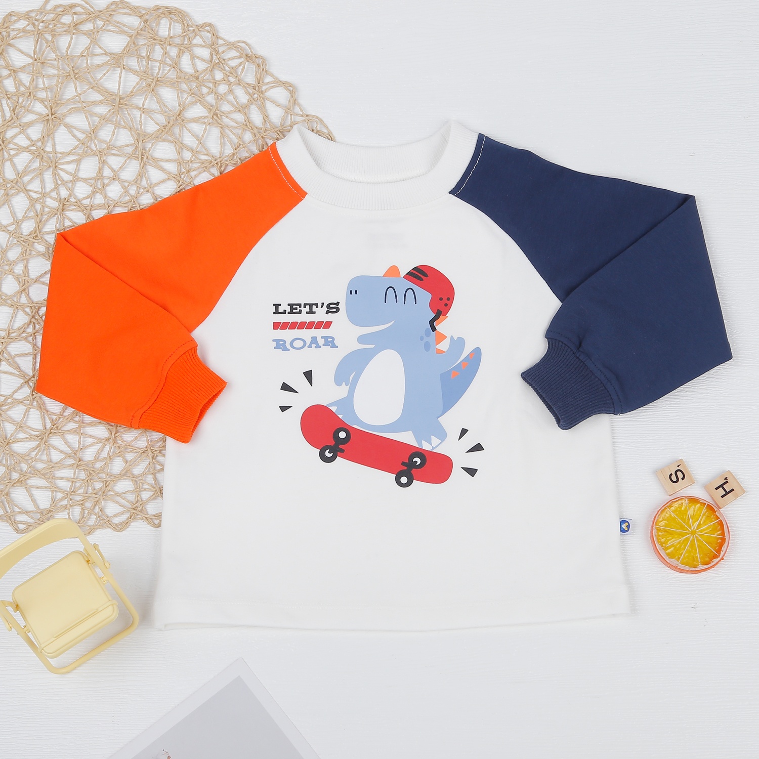 Bộ quần áo bé trai dài tay KidsPlaza in khủng long lướt ván HN22D (Xám) hình 2