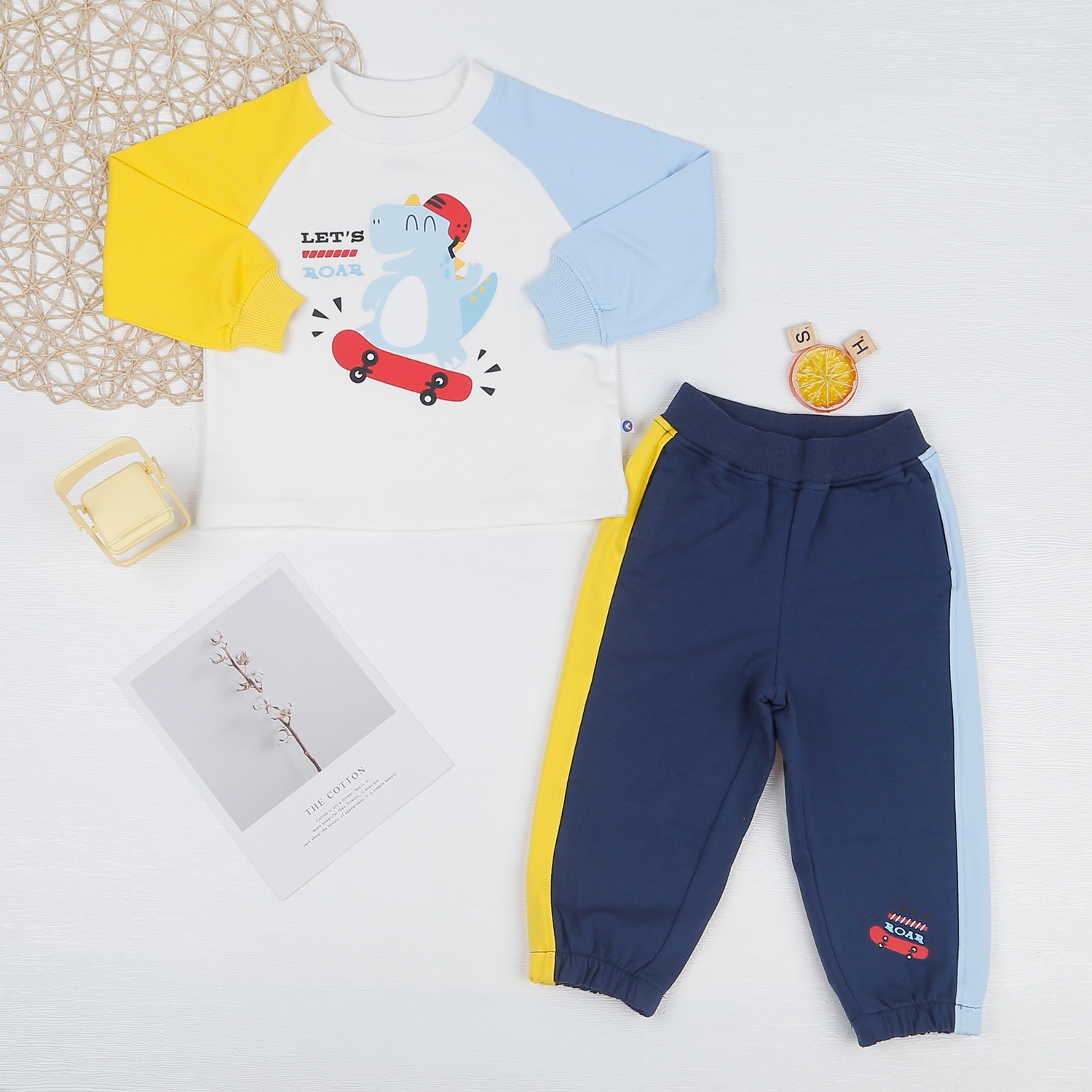 Bộ quần áo bé trai dài tay KidsPlaza in khủng long lướt ván HN22D (Xanh) hình 1