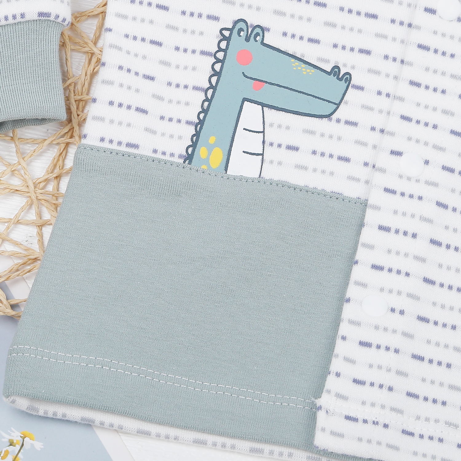 Bộ quần áo bé trai cài giữa KidsPlaza kẻ nét đứt ND22D hình 5