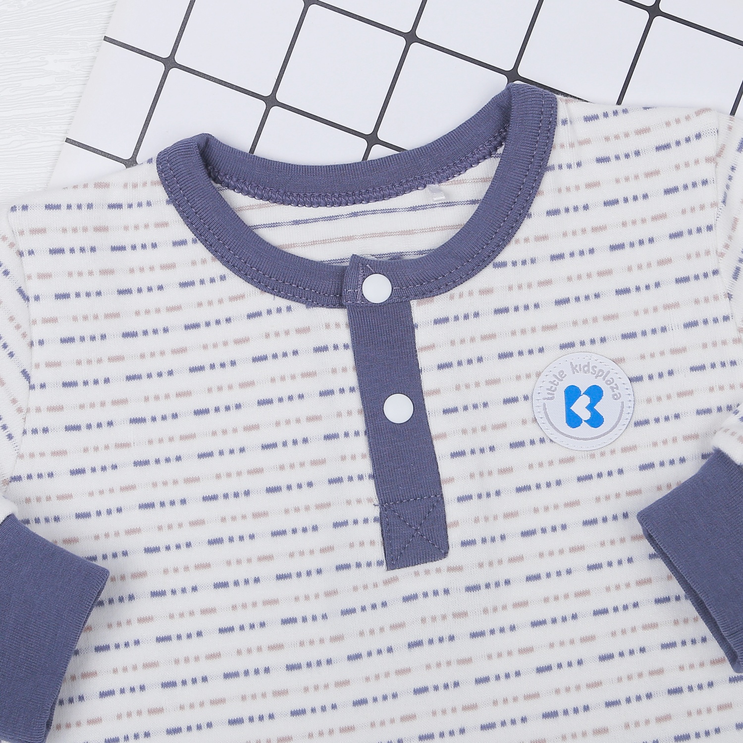  Bộ quần áo bé trai dài tay kẻ nét đứt KidsPlaza ND22D hình 3