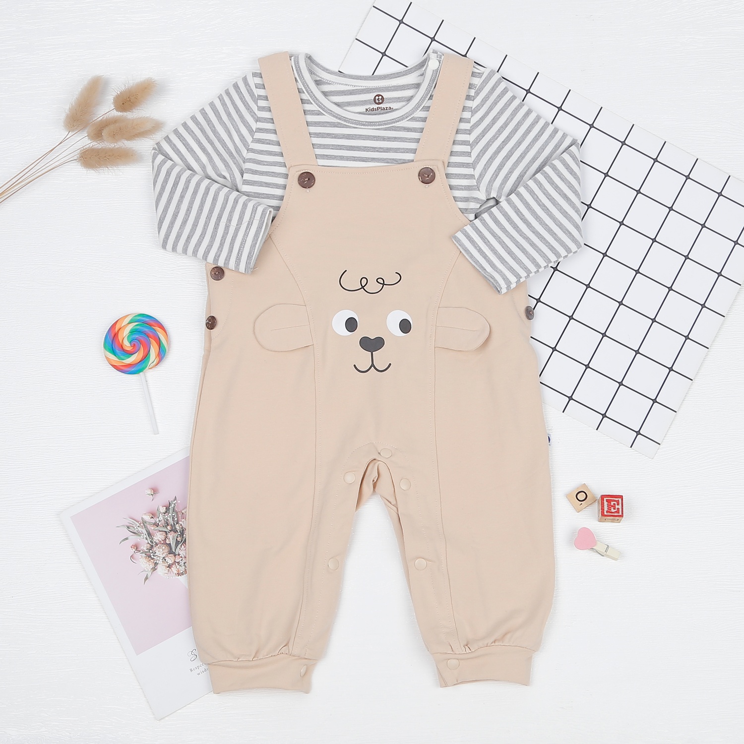 Set yếm bé trai KidsPlaza in gấu kẻ ghi HN22T hình 1