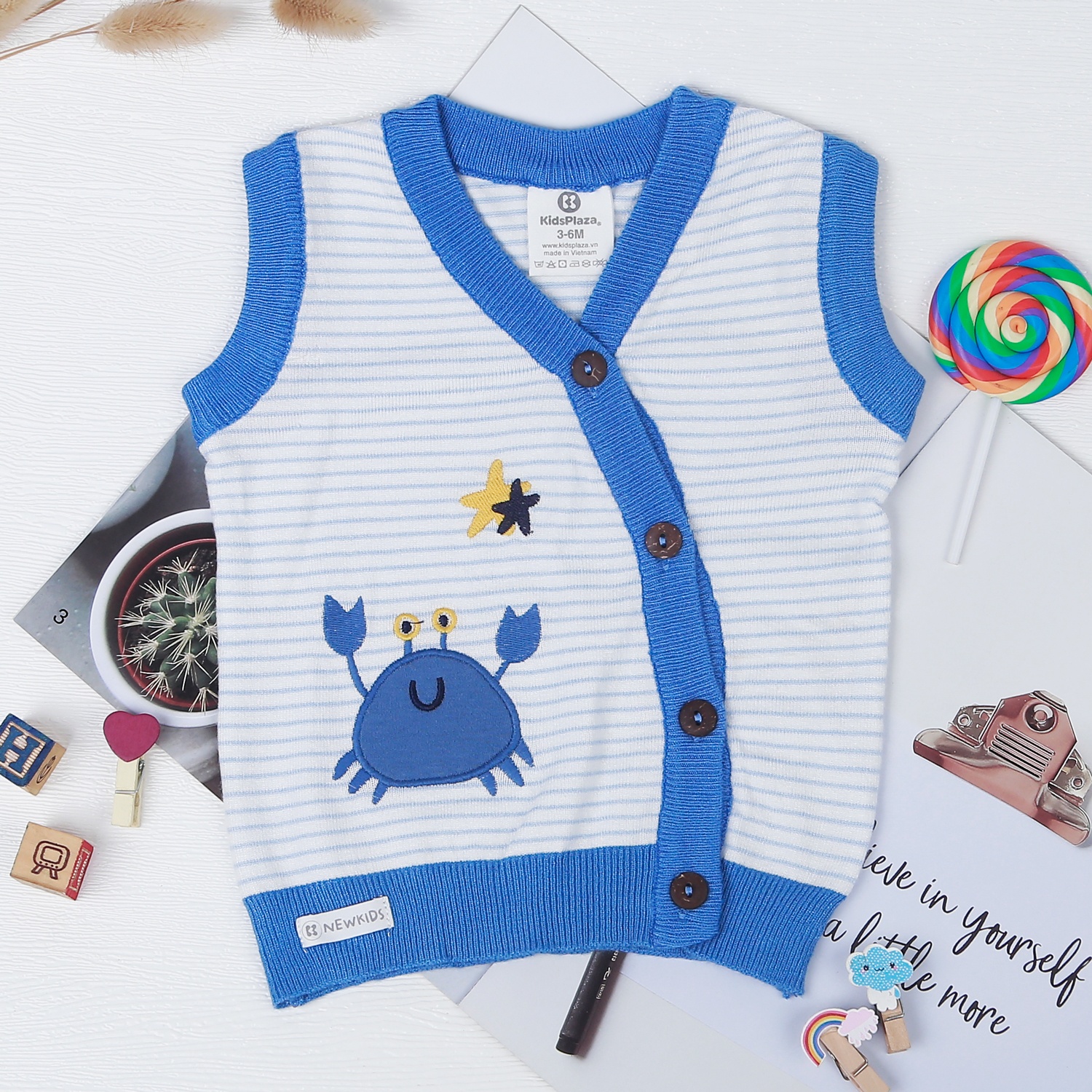 Áo gile len bé trai kẻ xanh KidsPlaza ND22D hình 1