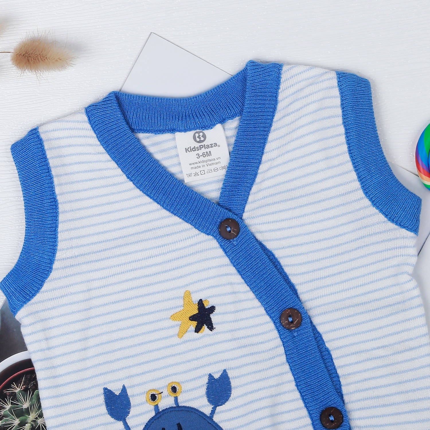 Áo gile len bé trai kẻ xanh KidsPlaza ND22D hình 2