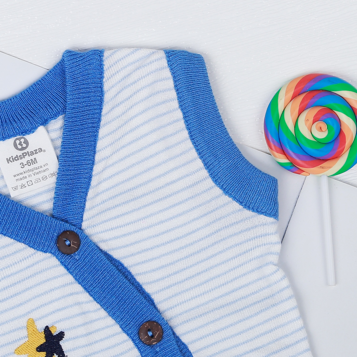 Áo gile len bé trai kẻ xanh KidsPlaza ND22D hình 3