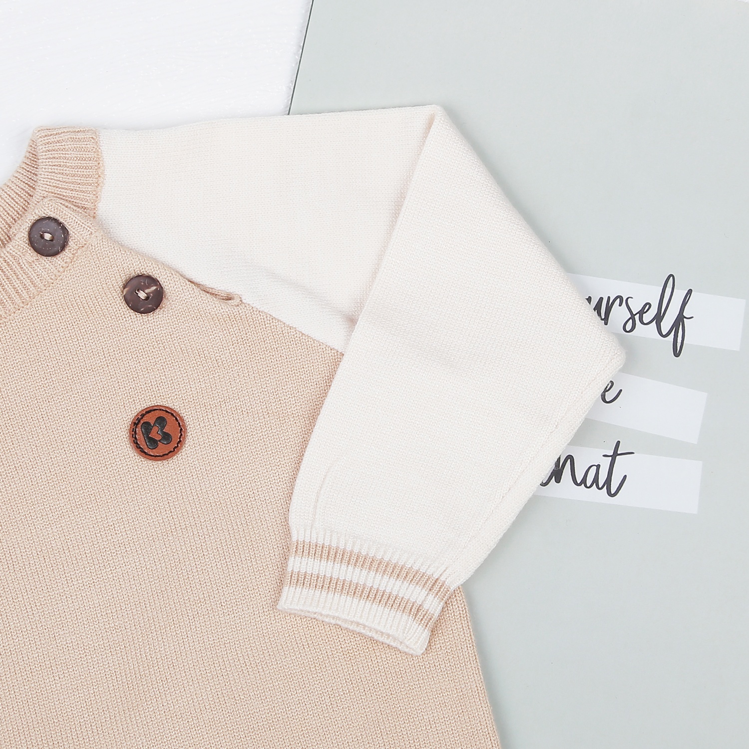 Áo len cài vai bé trai KidsPlaza ND22D (Nâu Be) hình 4