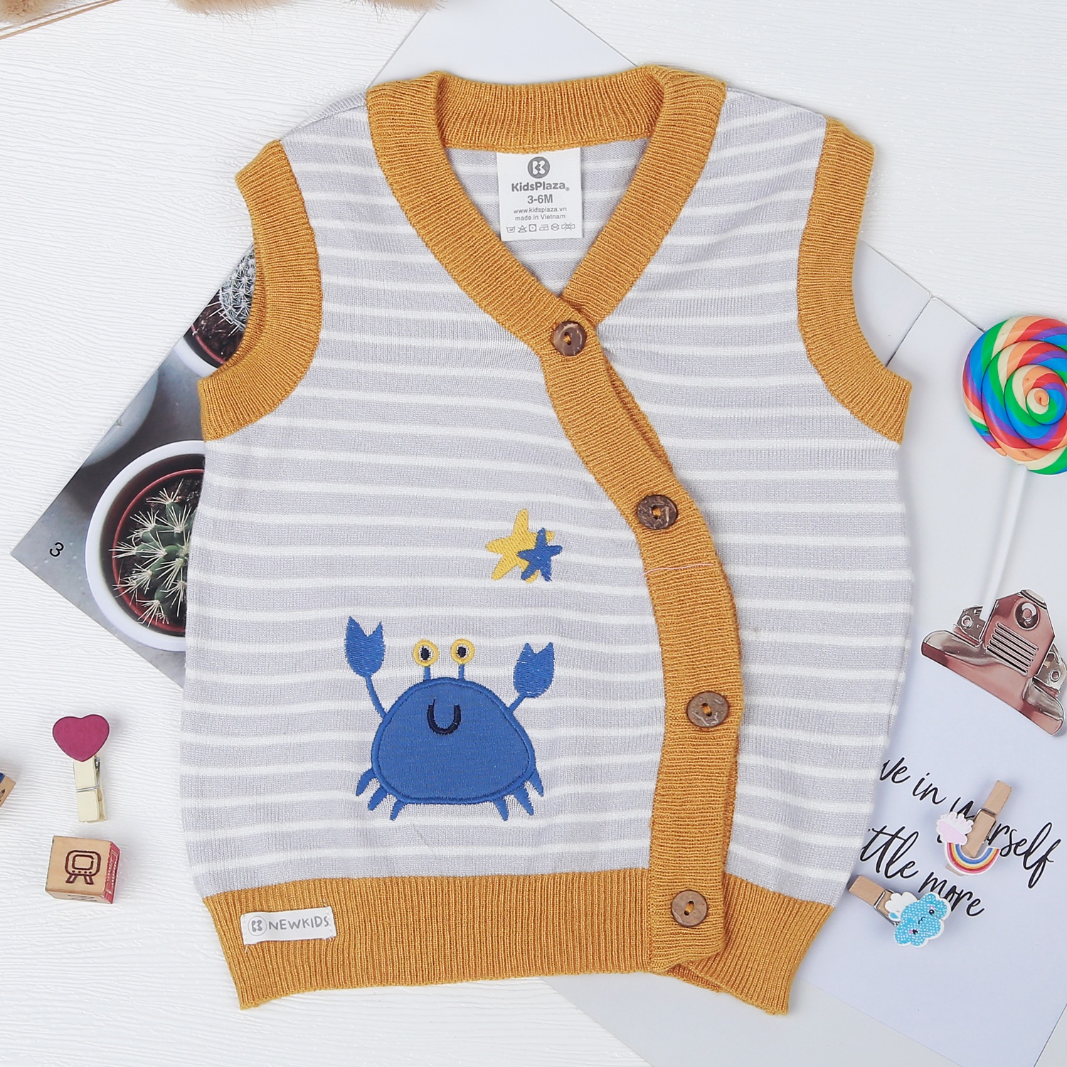 Áo gile len bé trai ghi nâu KidsPlaza ND22D hình 1