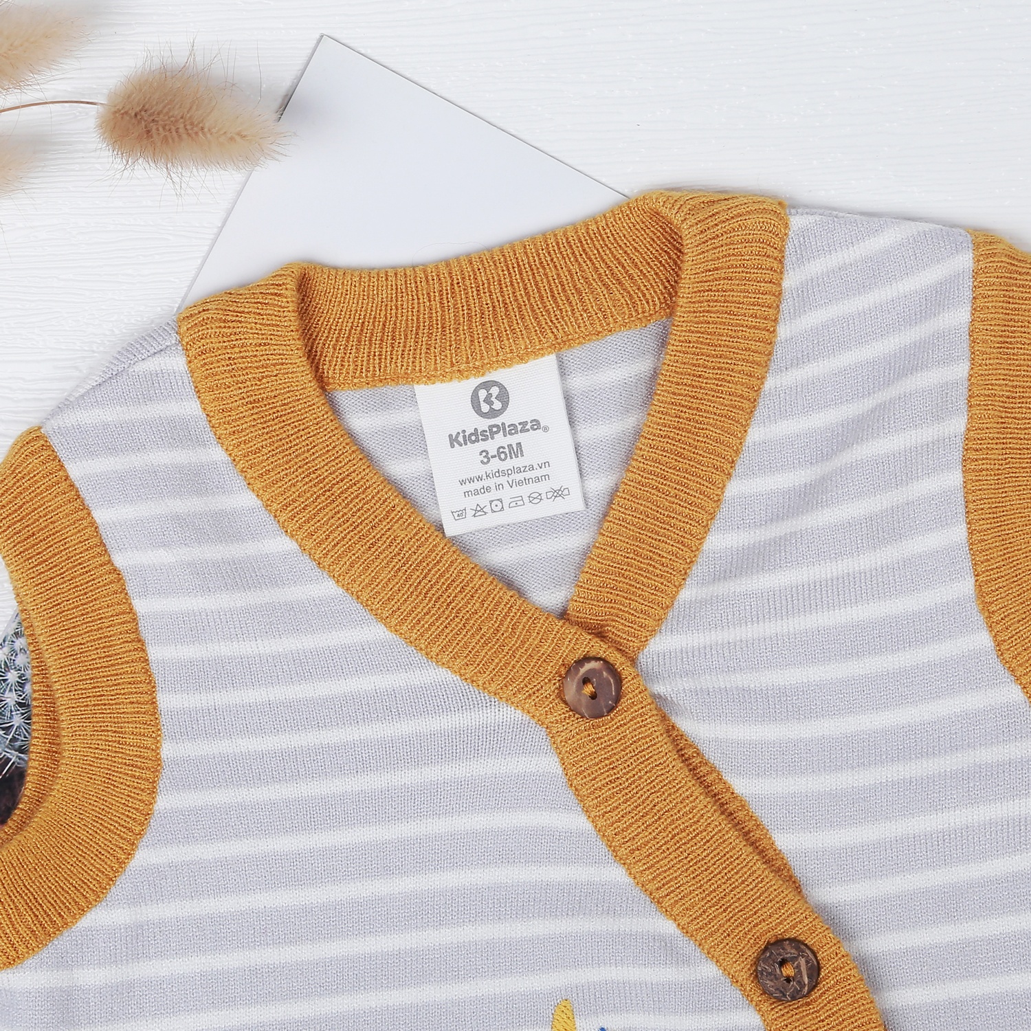 Áo gile len bé trai ghi nâu KidsPlaza ND22D hình 2