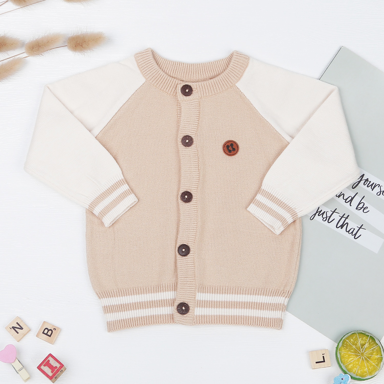 Áo len bé trai cài giữa KidsPlaza ND22D (Nâu Be) hình 1