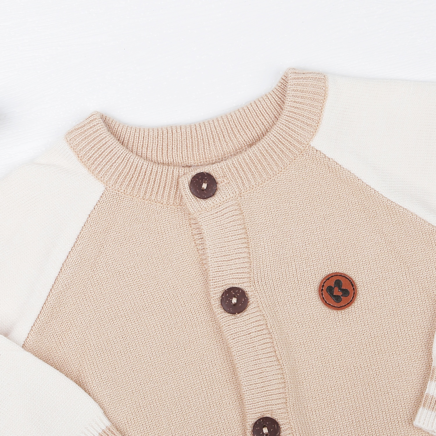 Áo len bé trai cài giữa KidsPlaza ND22D (Nâu Be) hình 2