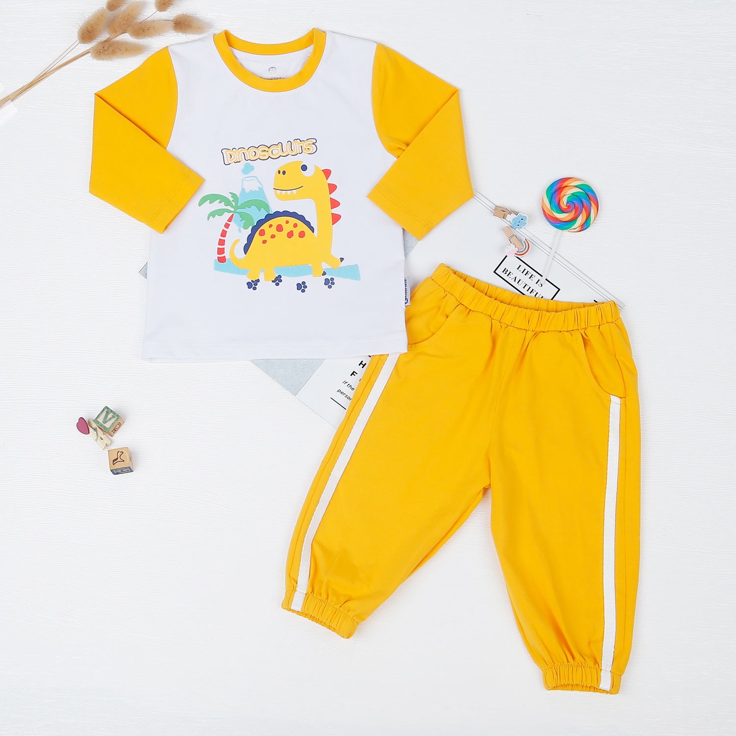 Bộ quần áo bé trai dài tay KidsPlaza in Dinosaurs TT22T (Vàng) hình 1
