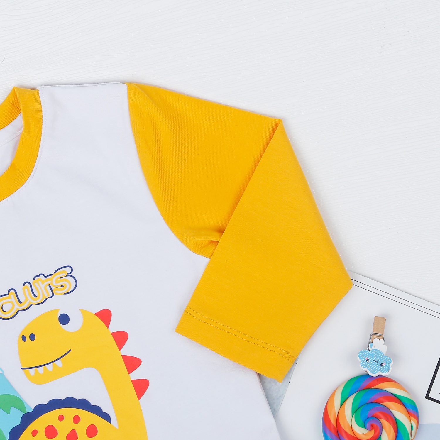 Bộ quần áo bé trai dài tay KidsPlaza in Dinosaurs TT22T (Vàng) hình 3