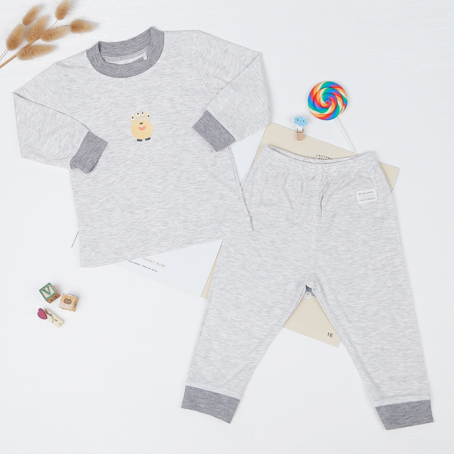 Bộ dài tay cổ tròn kẻ tăm KidsPlaza ND22T (Ghi) hình 1