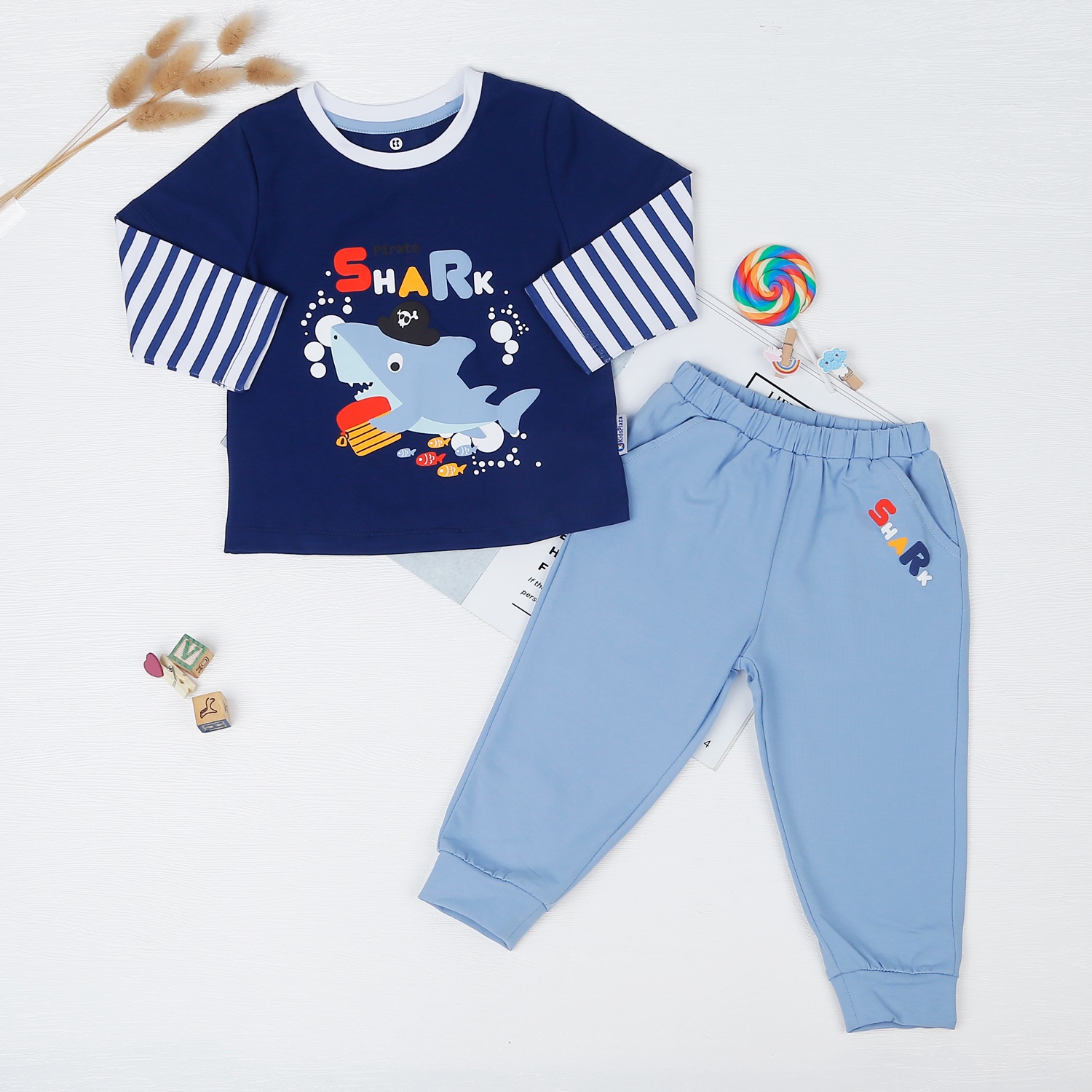 Bộ quần áo bé trai dài tay Kids Plaza in Shark TT22T (Xanh Than) hình 1