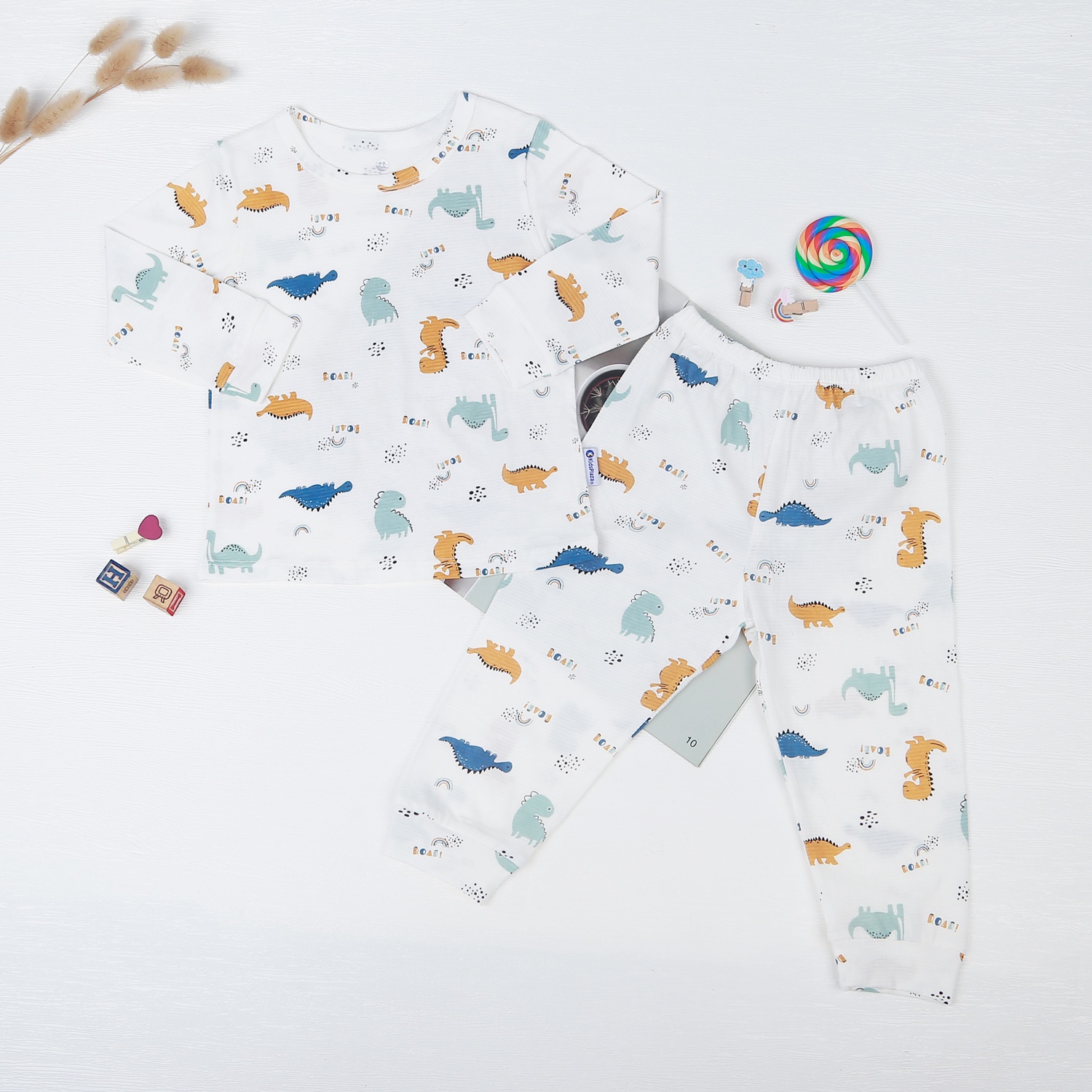 Bộ quần áo bé trai dài tay KidsPlaza kẻ in khủng long M22T hình 1