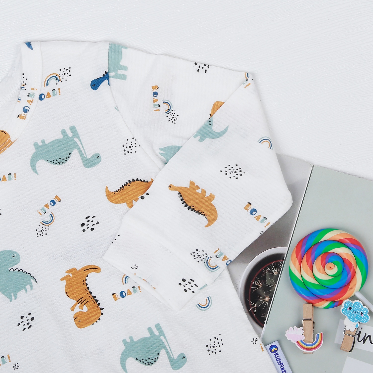 Bộ quần áo bé trai dài tay KidsPlaza kẻ in khủng long M22T hình 4