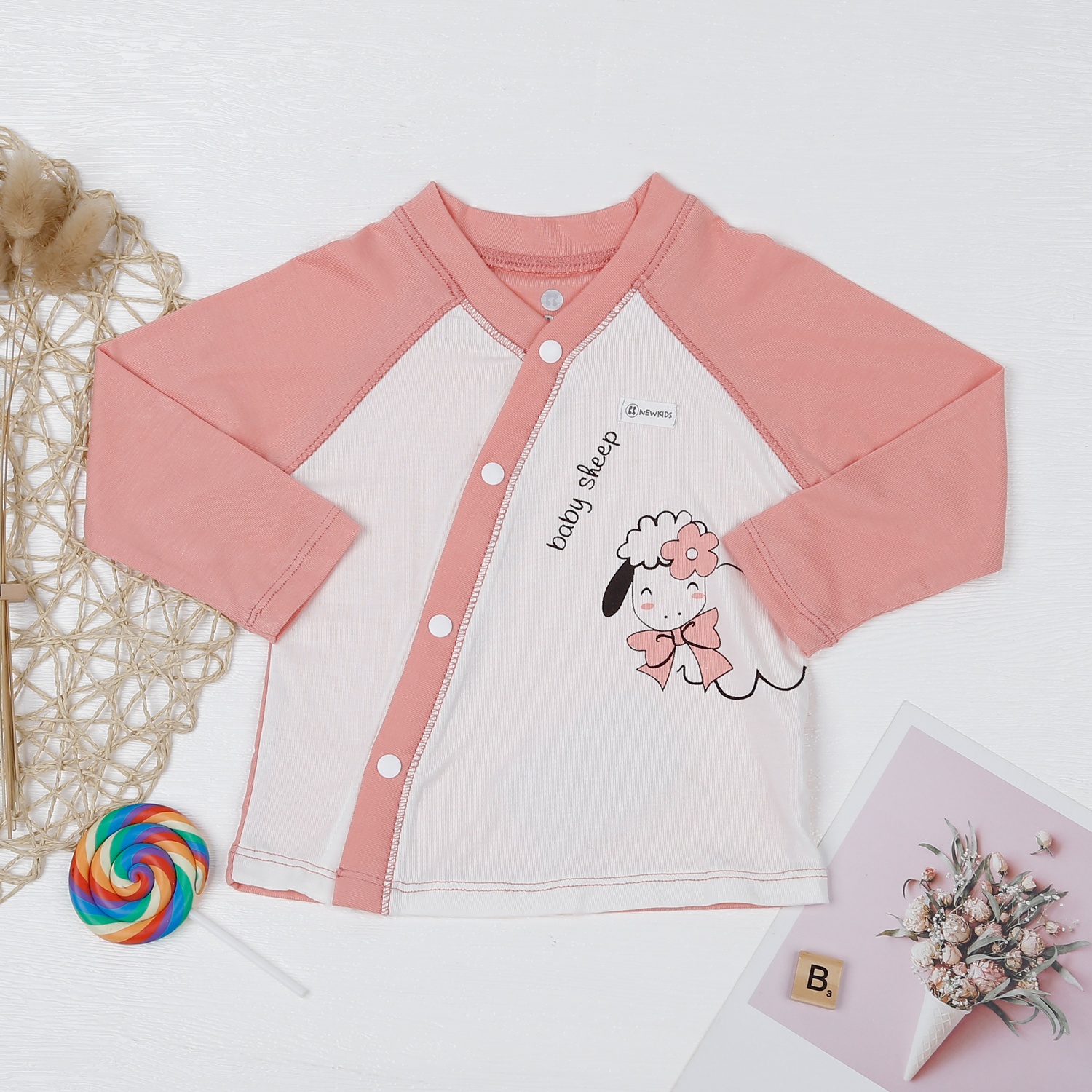 Bộ quần áo dài tay  bé gái khuy chéo KidsPlaza M22D hình 2