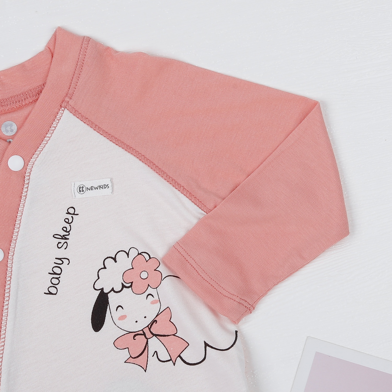 Bộ quần áo dài tay  bé gái khuy chéo KidsPlaza M22D hình 4