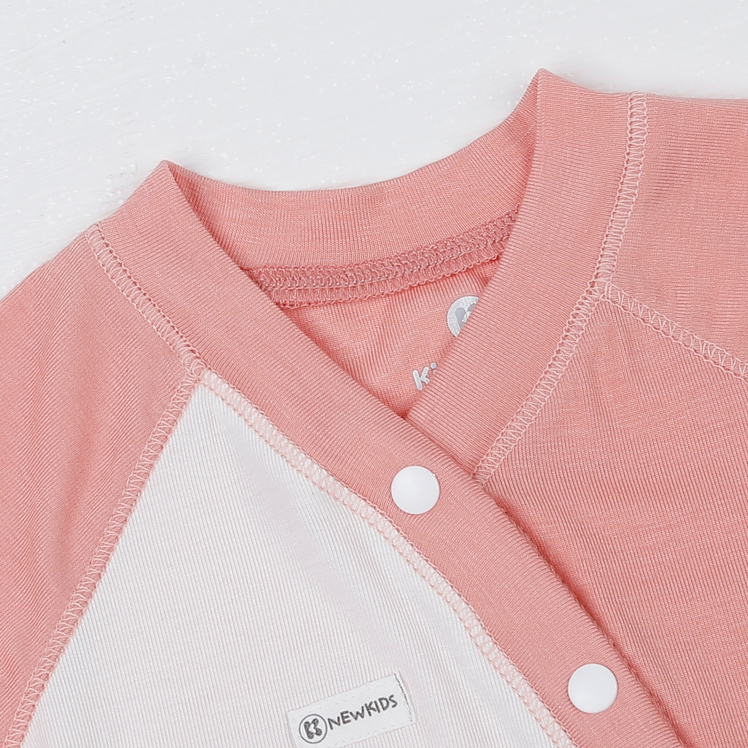 Bộ quần áo dài tay bé gái KidsPlaza in hình thỏ M22D  hình 3