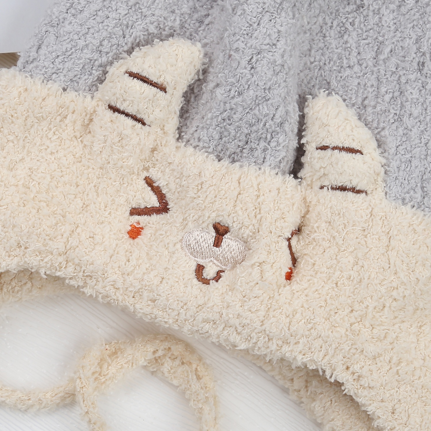 Mũ len cho bé KidsPlaza mắt mèo có dây (Xanh) hình 2