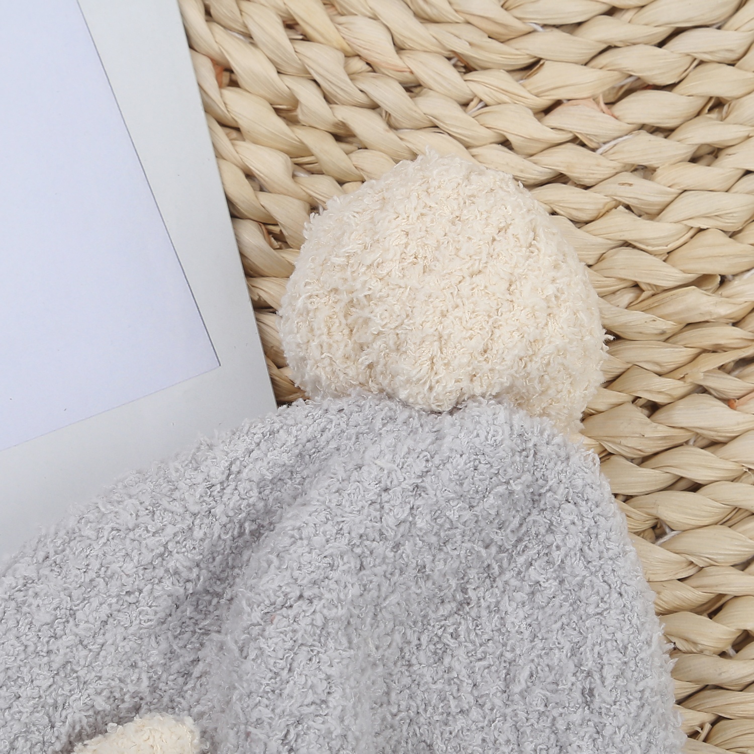 Mũ len cho bé KidsPlaza mắt mèo có dây (Xanh) hình 3