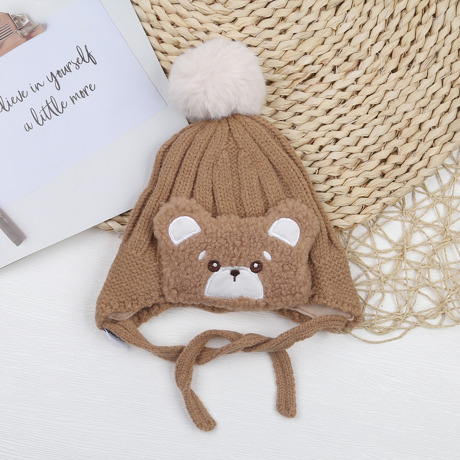 Mũ len cho bé KidsPlaza một quả bông gấu có dây (Nâu) hình 1