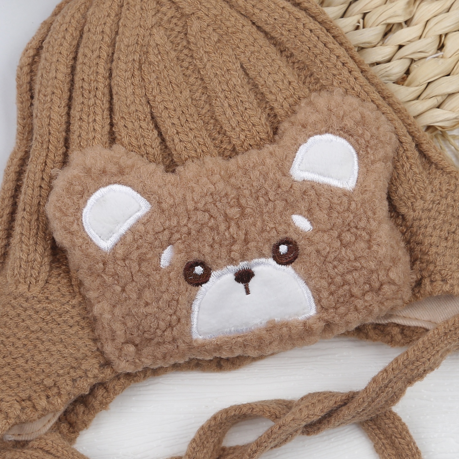 Mũ len cho bé KidsPlaza một quả bông gấu có dây (Nâu) hình 2