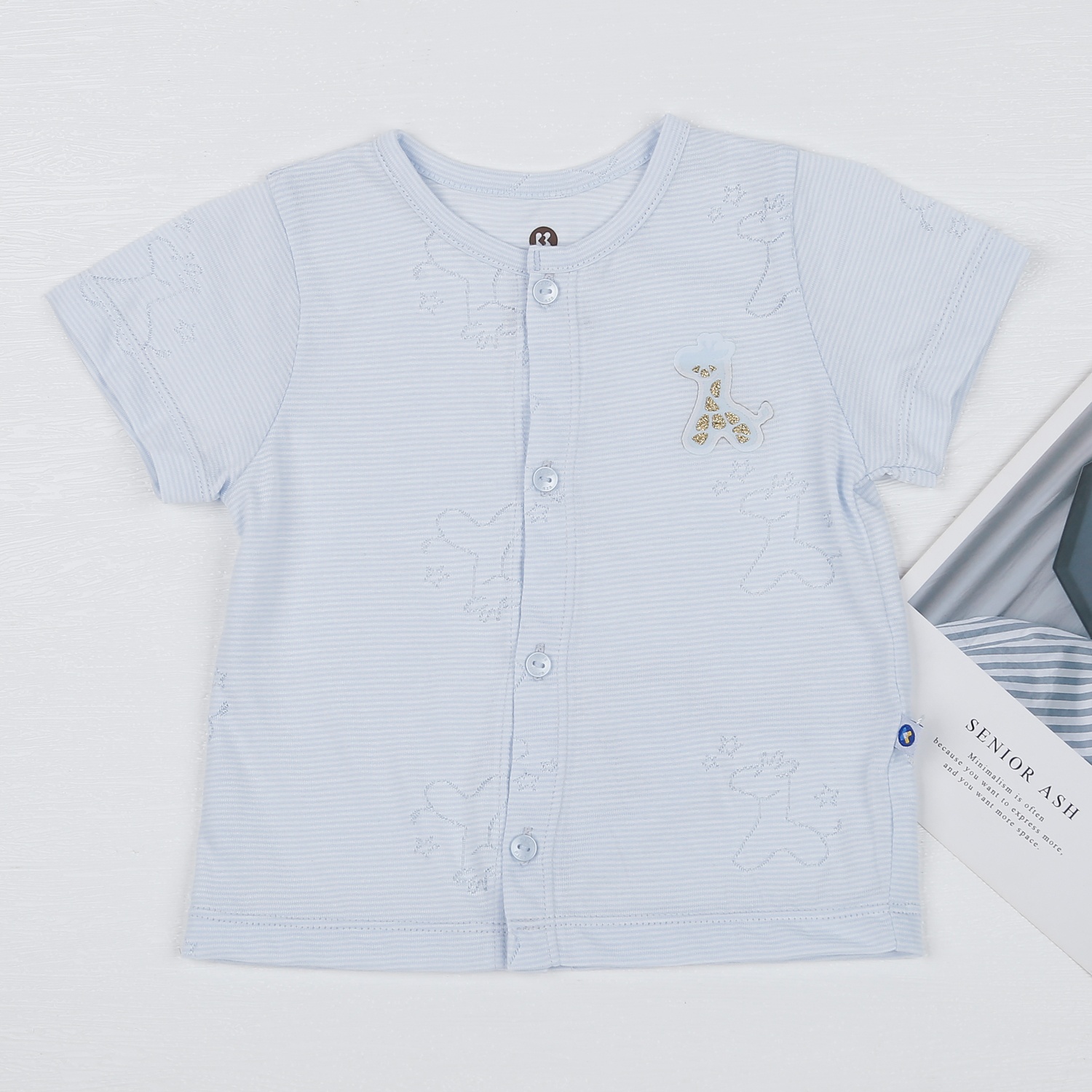 Bộ quần áo bé trai cộc tay KidsPlaza cài giữa in hươu xanh HN23H hình 2