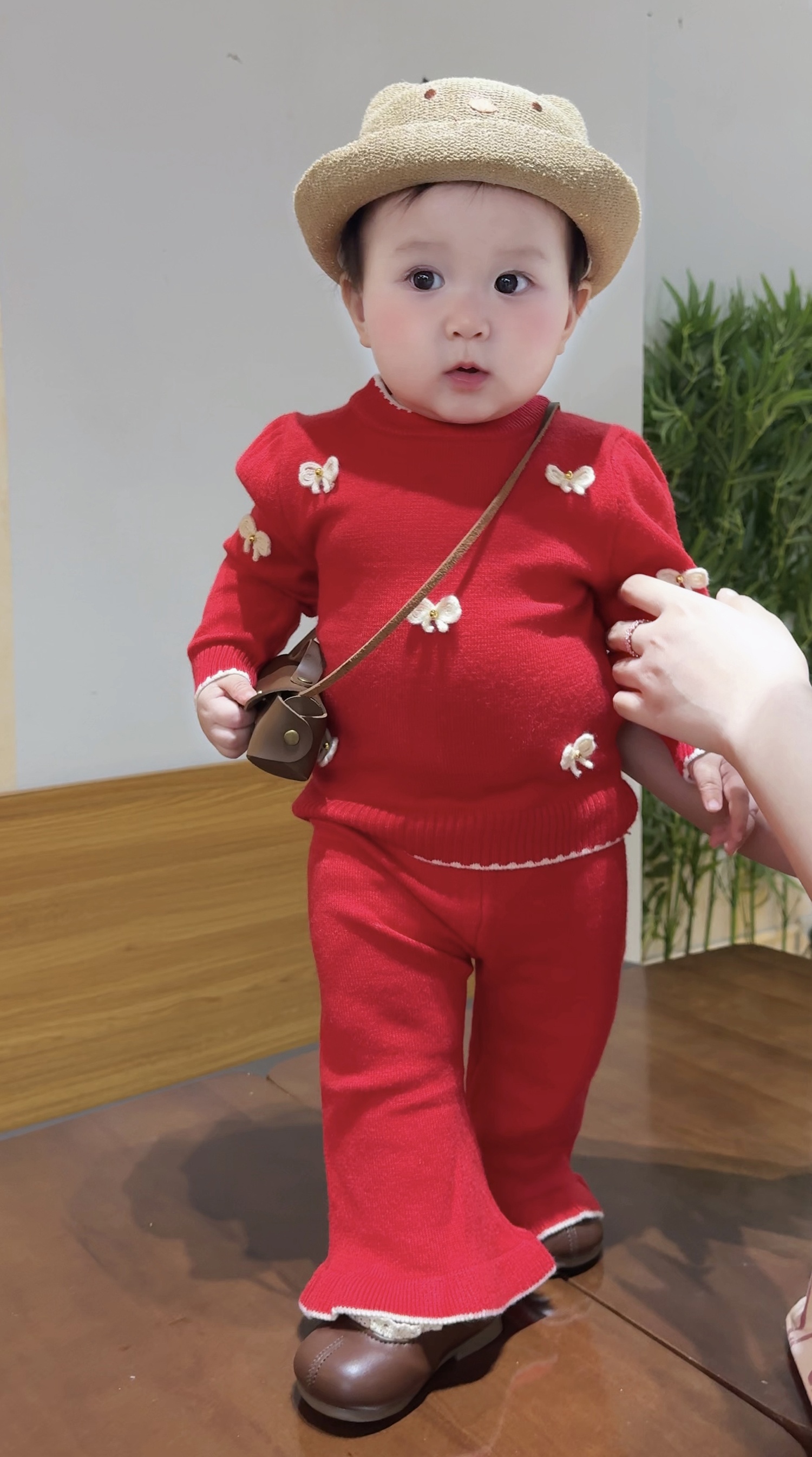 Bộ quần áo len bé gái Mamago đính nơ 25M-QA03 (Đỏ) 3