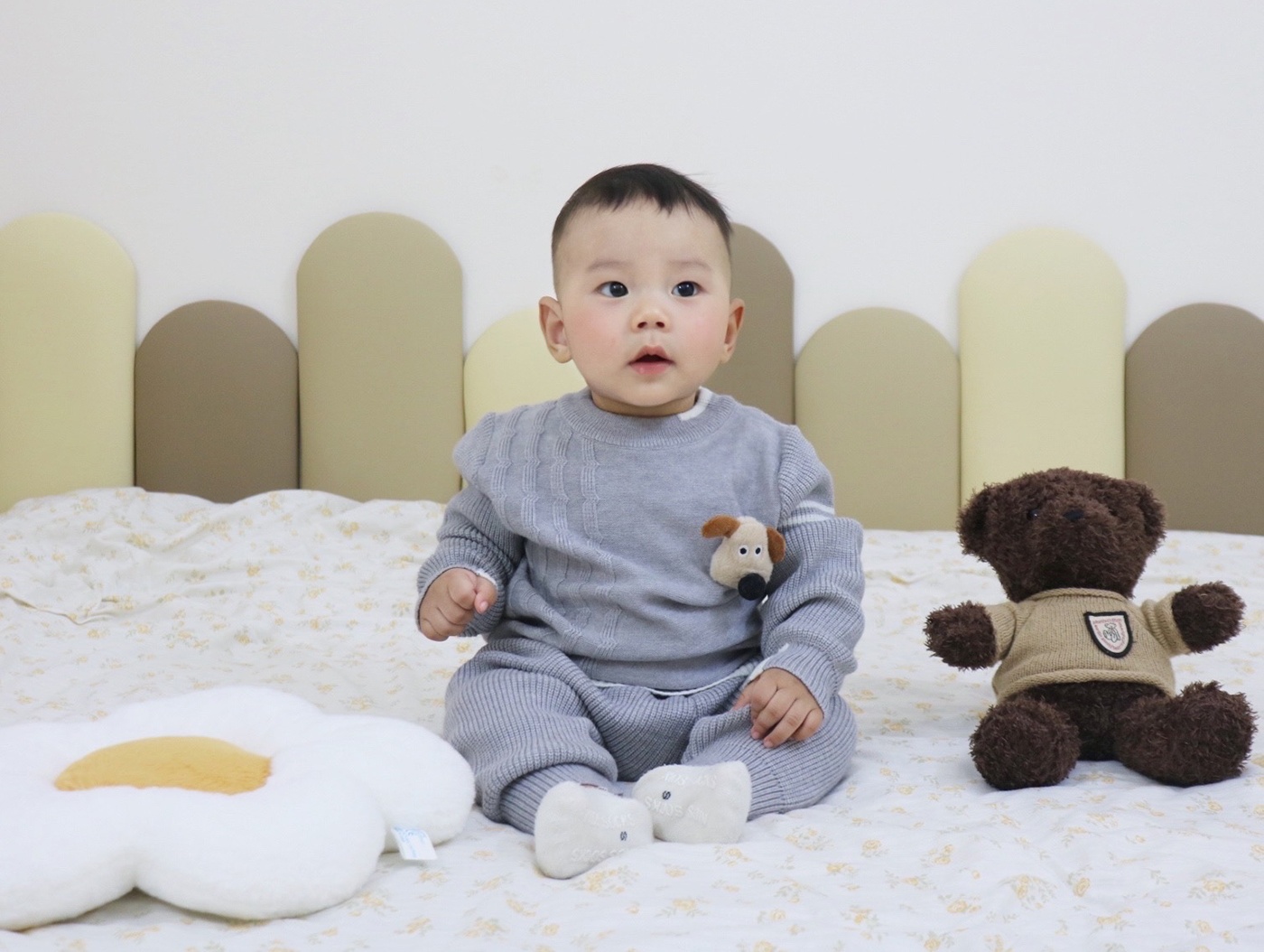 Bộ quần áo len bé trai Mamago hình cún 25M-QA05 (Ghi) 