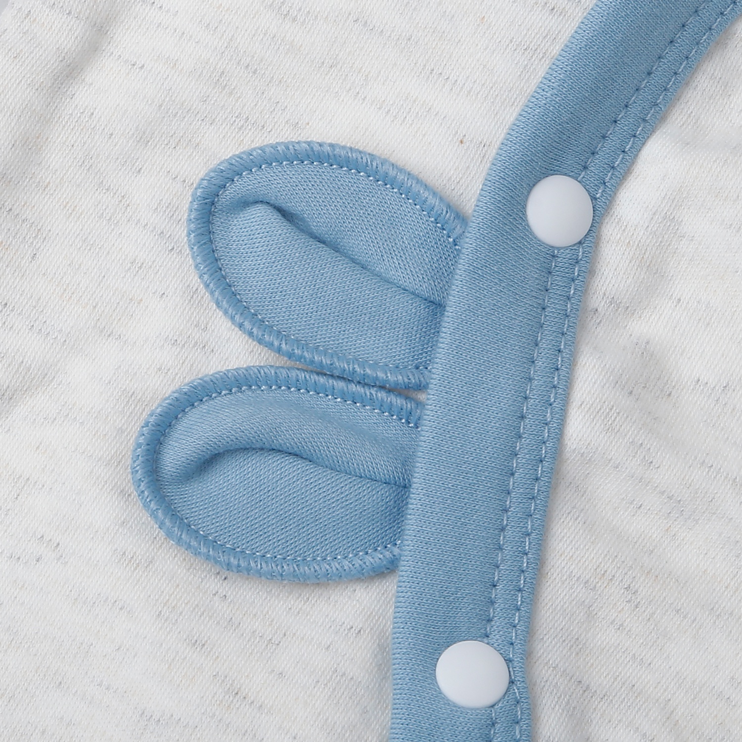 Áo gile cài lệch cho bé KidsPlaza ND25D (Ghi xanh) 