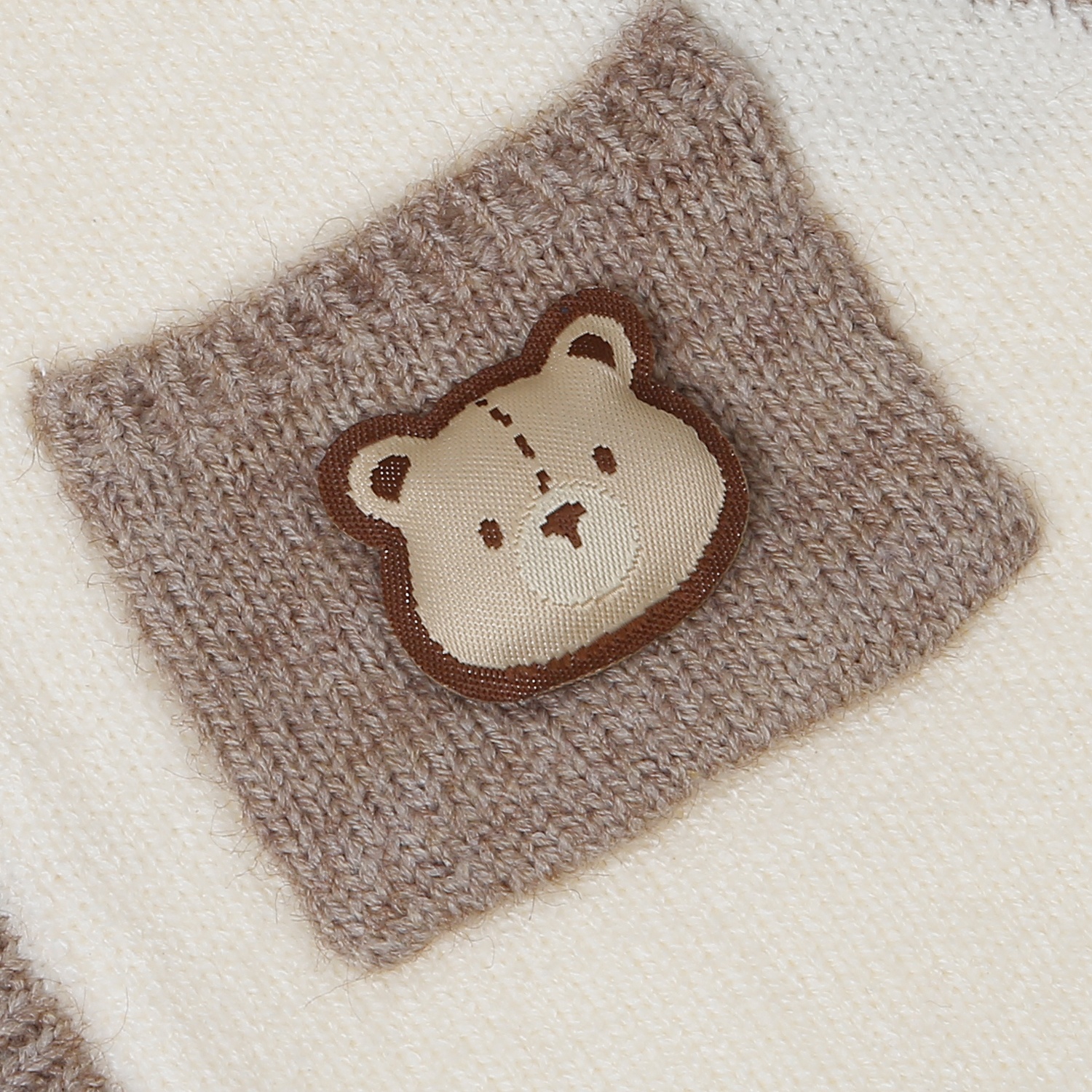 Áo Gile len bé trai Mamago cài cúc có túi 25M-G10 (Trắng) 