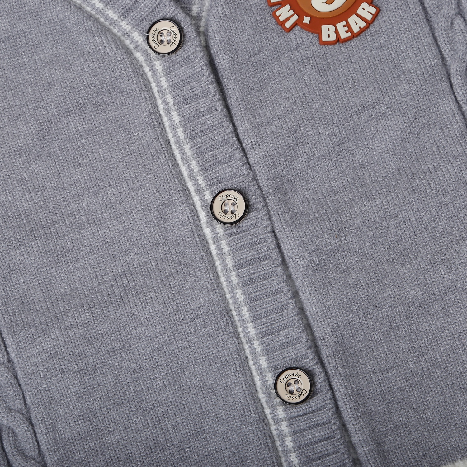 Áo len Mamago basic 4 cúc viền 25M-A03 (Ghi)