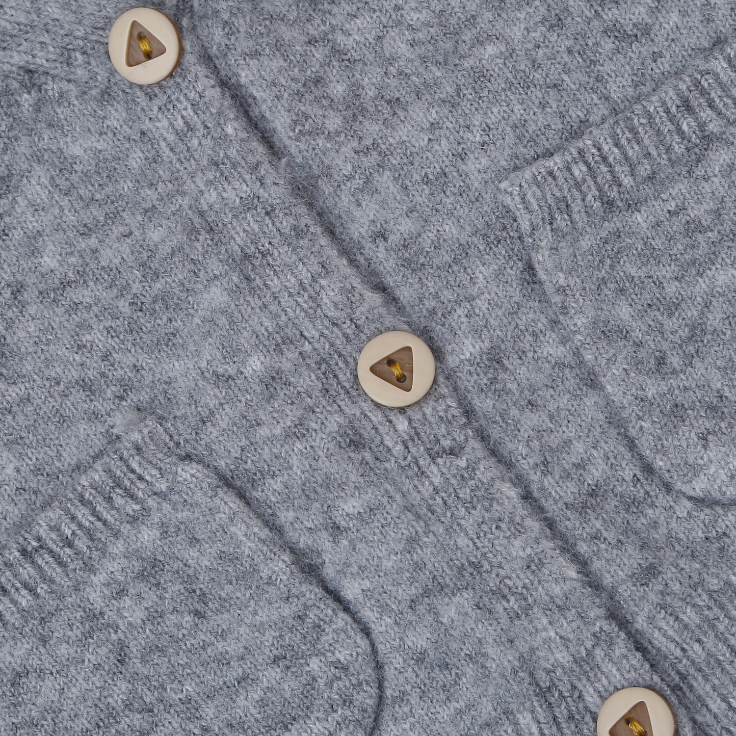 Gile len bé trai Mamago cài cúc 2 tai 25M-G01 (Ghi)