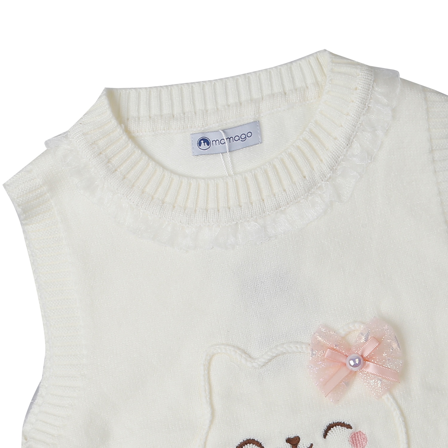 Đường may chi tiết tỉ mỉ cùng viền bo chắc chắn giúp chiếc áo luôn giữ được dáng sau nhiều lần giặt.