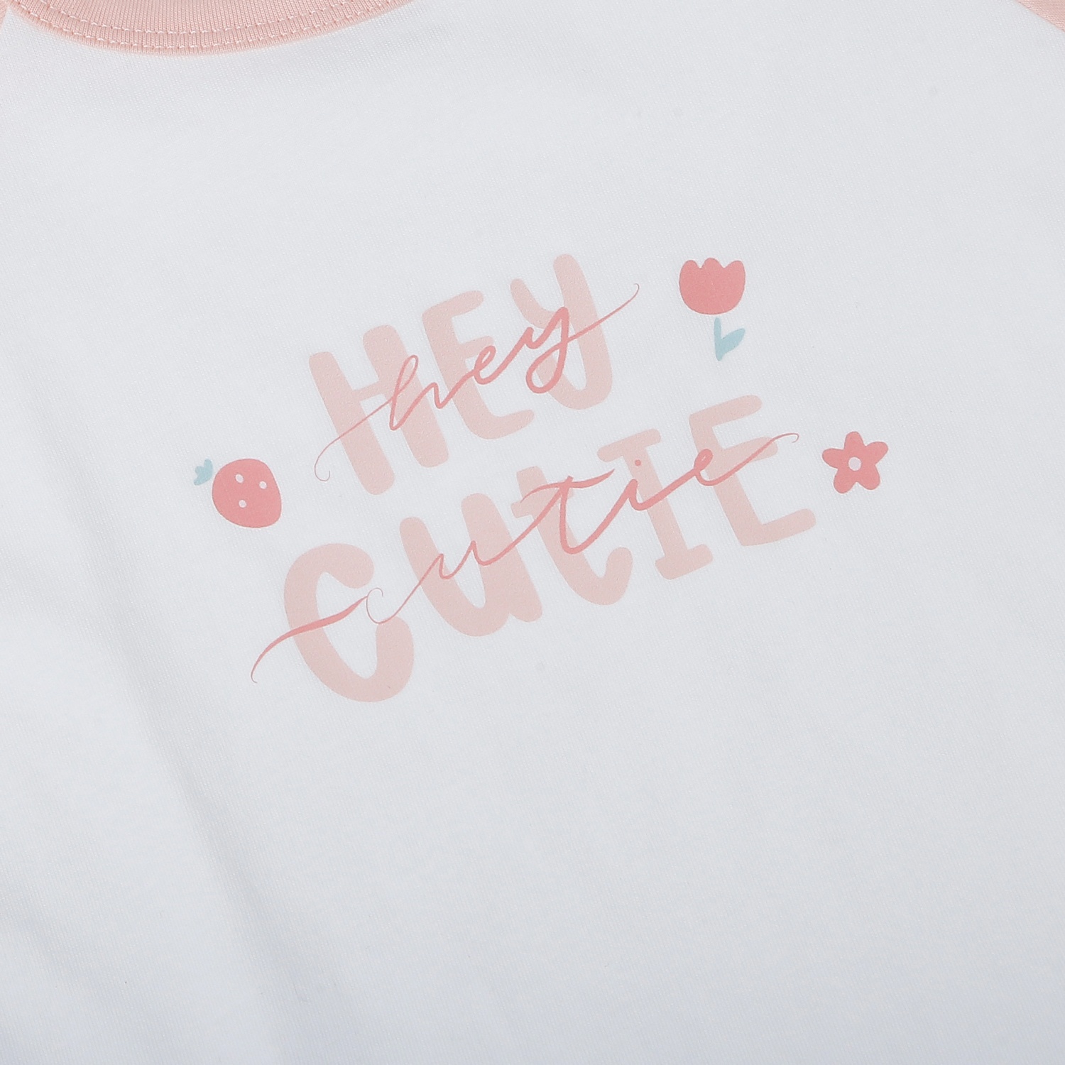 Bộ quần áo cộc tay bé gái KidsPlaza in hey cute HN26H (Trắng hồng)  hình 3