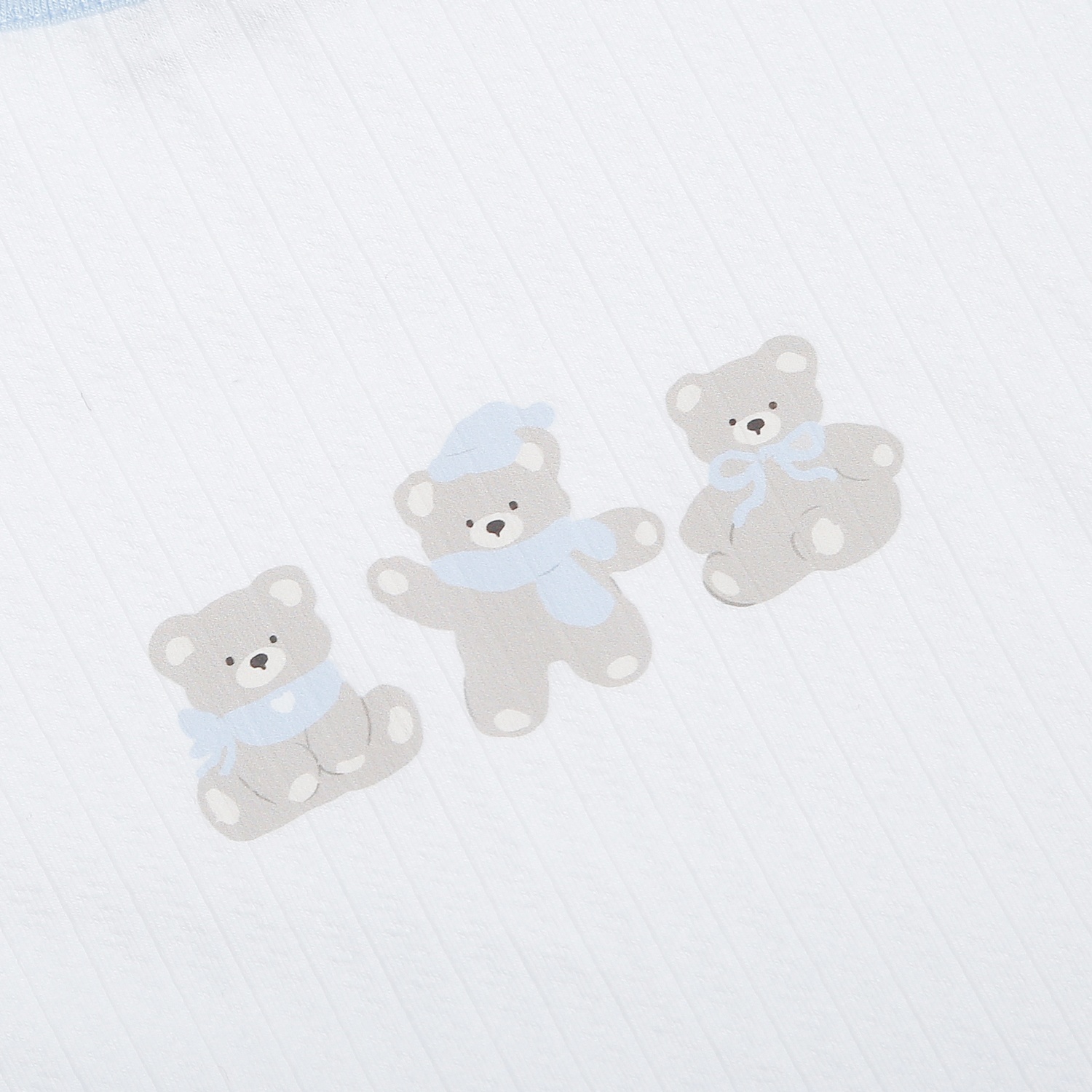 Bộ quần áo cộc tay bé trai KidsPlaza rayon in 3 gấu M26H (Trắng xanh)  hình 3