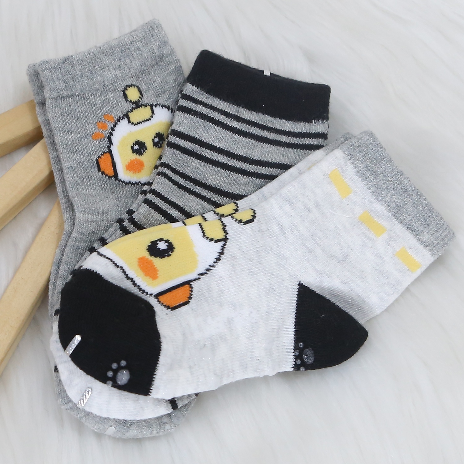 Tất mùa đông dễ thương cho bé trai Kids Plaza