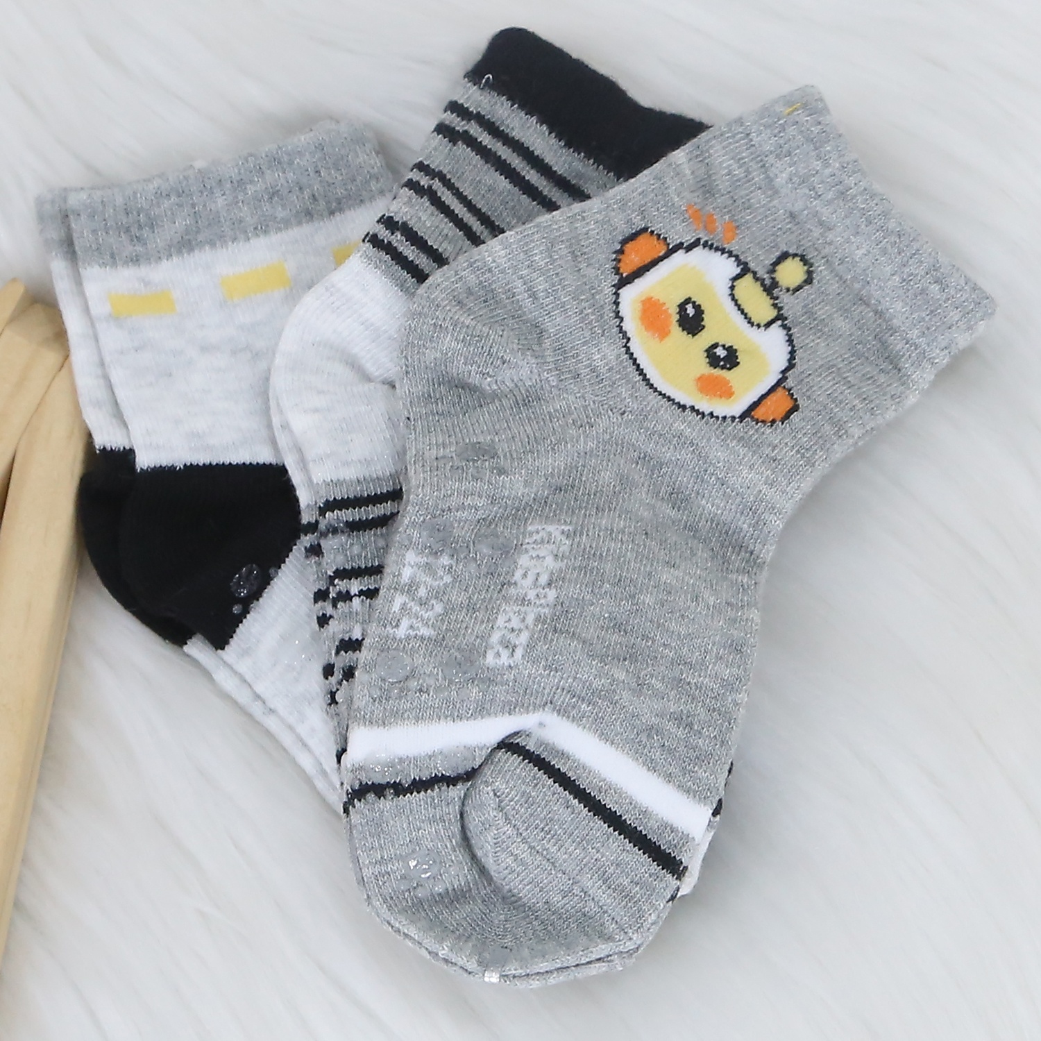 tất thời trang cho bé trai