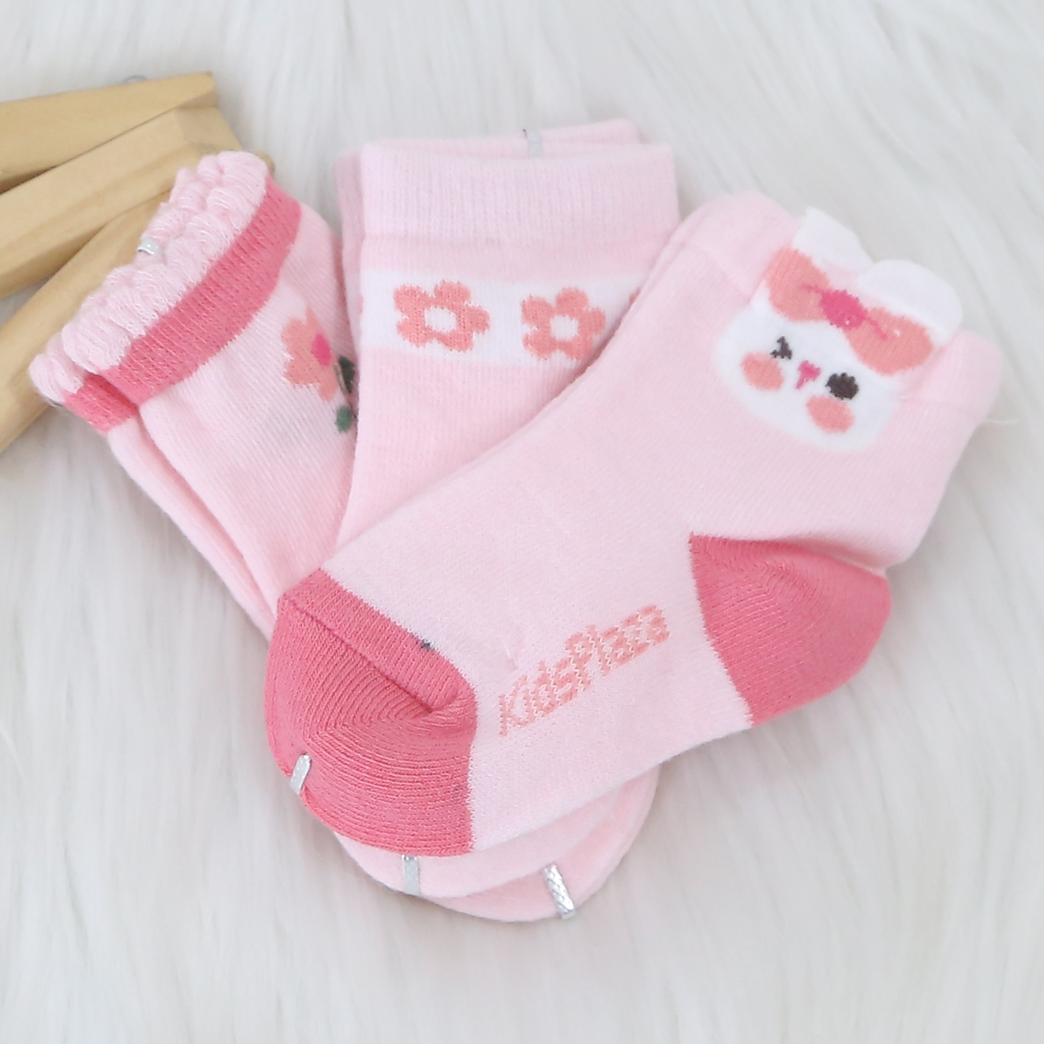 Tất hồng dễ thương cho bé Kids Plaza