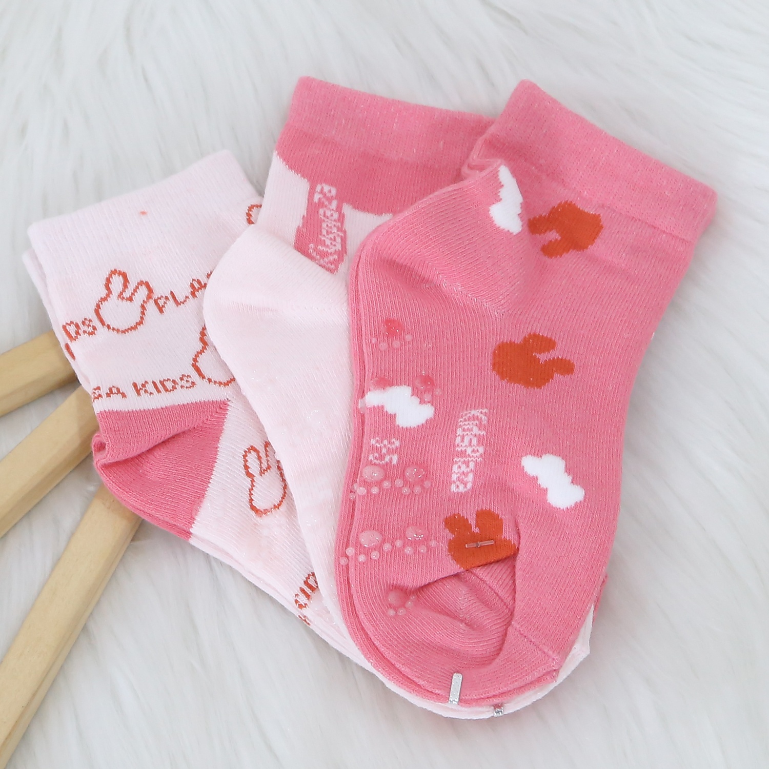 Set 3 đôi tất bé gái KidsPlaza CT5 BH24 3-5Y hình 2