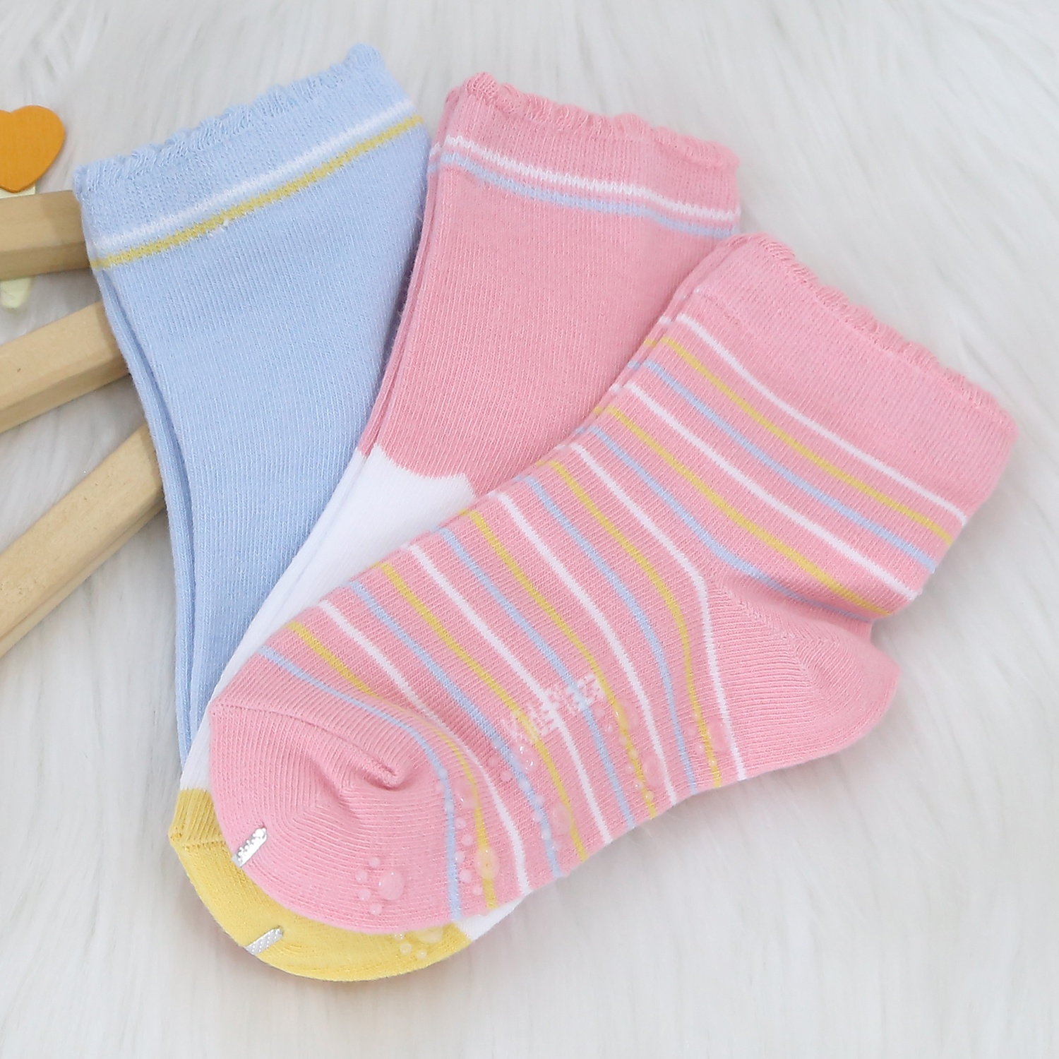 Set 3 đôi tất bé gái KidsPlaza kẻ màu sắc CT4 BH24 3-5Y hình 1