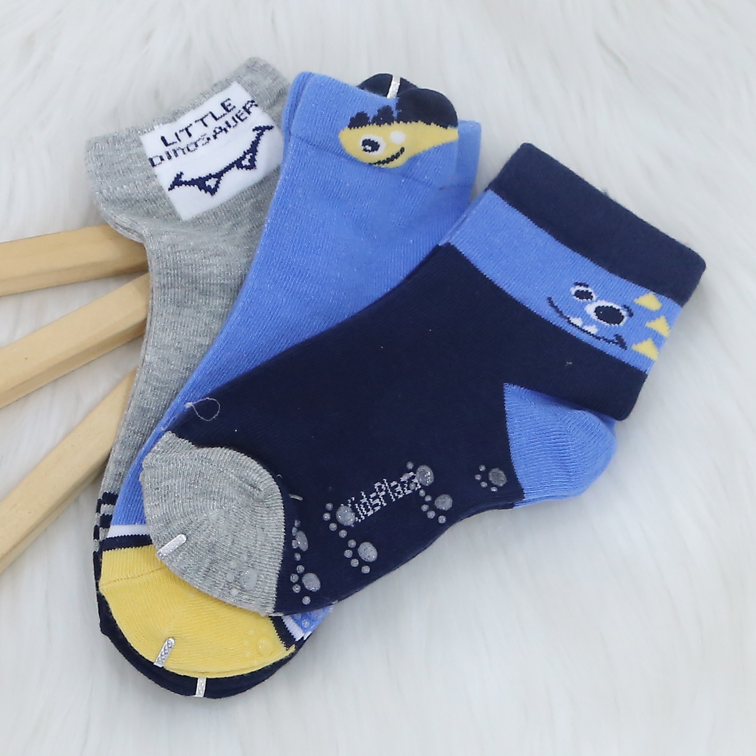 Set 3 đôi tất bé trai KidsPlaza CT4 BH24 3-5Y hình 1