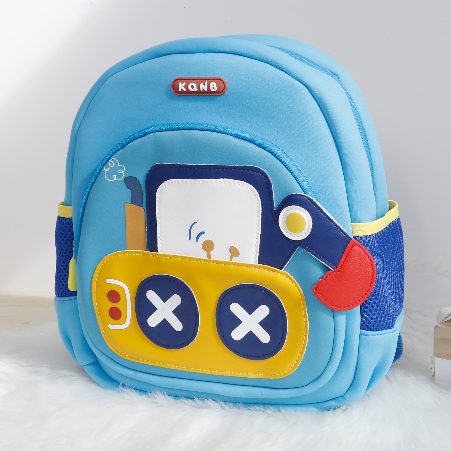 Balo trẻ em KAQINOBE hình ô tô cá tính (Xanh dương) hình 1