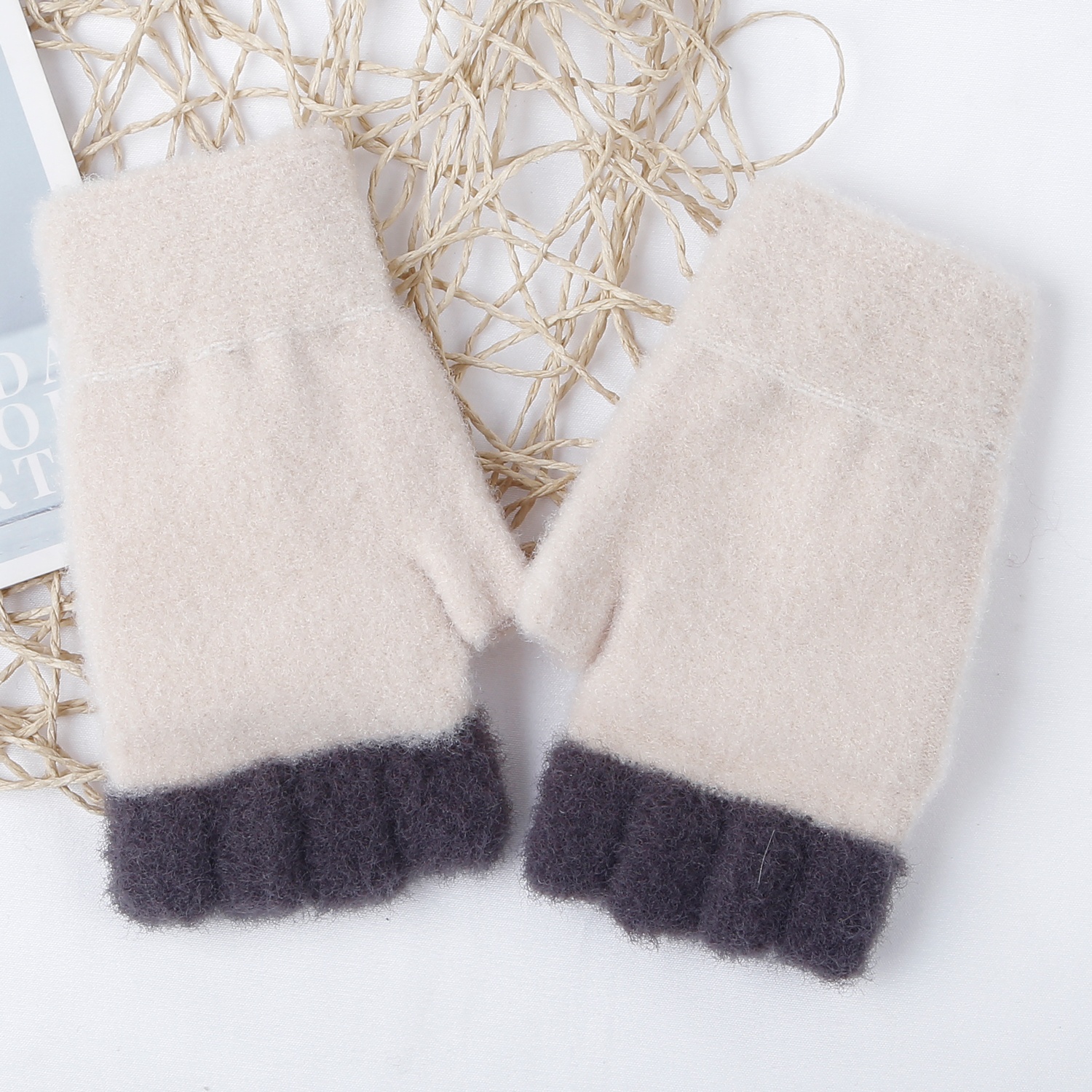 Găng tay KidsPlaza hình gấu xỏ ngón 25K-G04 (Ghi)